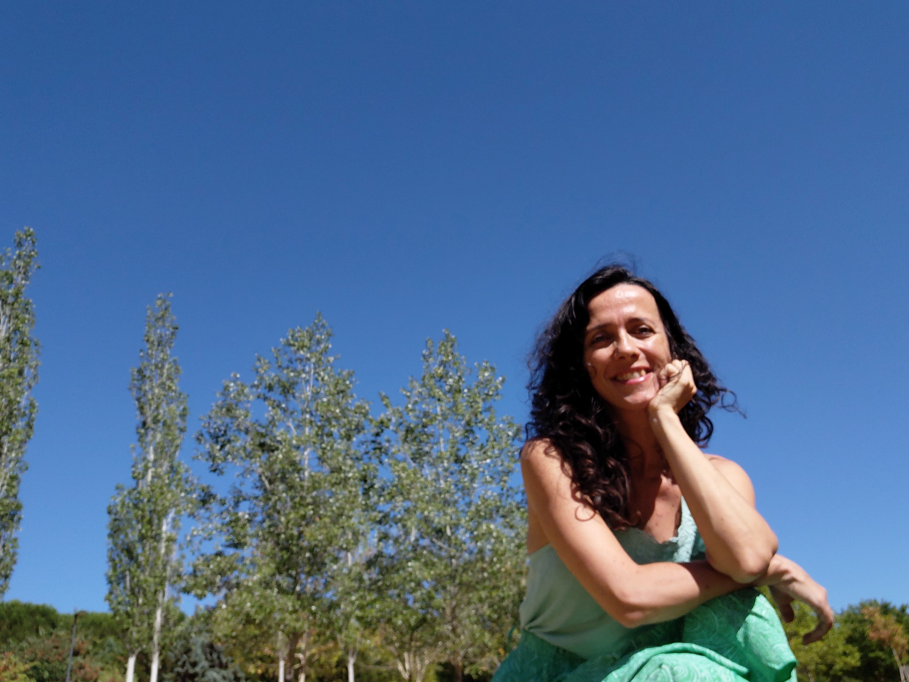 Sara Carriço integrada num ambiente natural